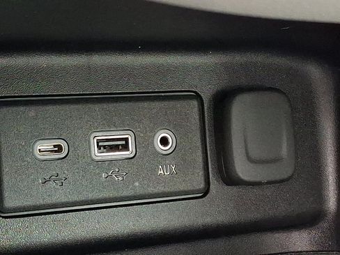 Used 2021 Chevrolet Equinox LS image 23