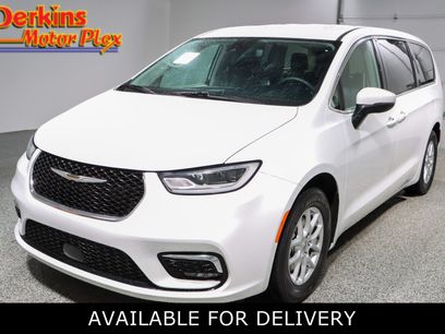 Used 2023 Chrysler Pacifica Touring-L