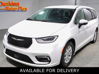 Used 2023 Chrysler Pacifica Touring-L FWD video 1