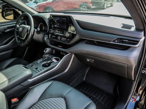 Used 2024 Toyota Highlander XSE FWD image 76