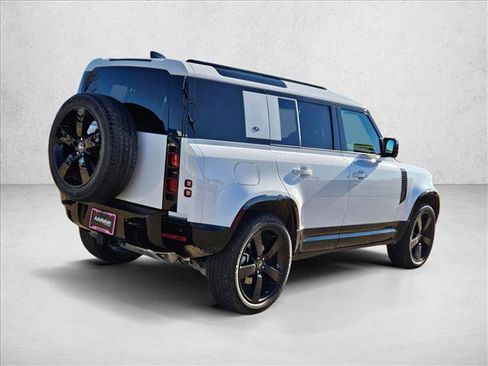 Used 2024 Land Rover Defender 110 X-Dynamic SE image 5