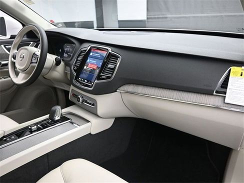 New 2025 Volvo XC90 B6 Plus w/ Protection Package Premier image 31