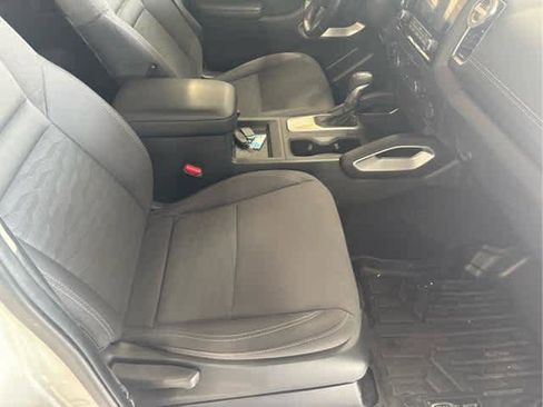 Used 2022 Nissan Frontier SV image 38