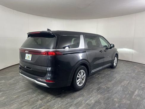 Used 2022 Kia Carnival LX image 6