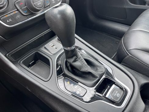 Used 2019 Jeep Cherokee Latitude Plus image 10