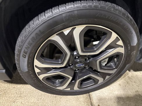 Used 2023 Subaru Ascent Limited w/ Technology Package image 8