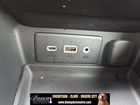 Used 2024 GMC Terrain SLE w/ LPO, Floor Liner Package FWD image 9