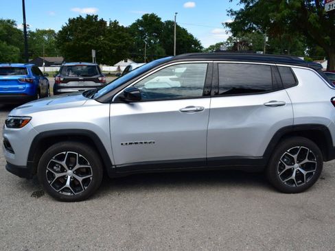 Used 2024 Jeep Compass Limited w/ Sun and Sound Group AWD/4WD image 9