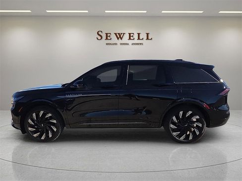 Certified 2025 Lincoln Nautilus Reserve w/ Jet Appearance Package image 2