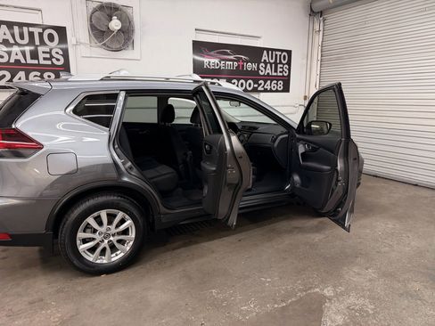 Used 2018 Nissan Rogue SV image 29