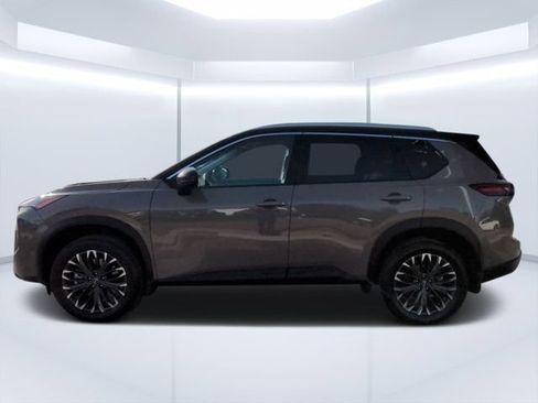 Used 2025 Nissan Rogue SL w/ Tech Package FWD image 6