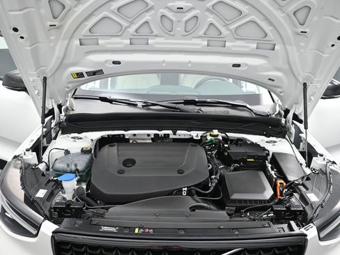 New 2026 Volvo XC40 B5 Plus w/ Protection Package Premier AWD/4WD image 20