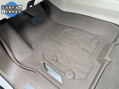 Used 2025 GMC Yukon XL Denali w/ Denali Reserve Package image 17