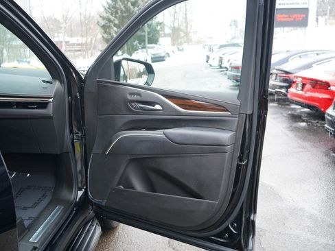 Used 2022 Cadillac Escalade Luxury image 64