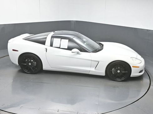 Used 2005 Chevrolet Corvette Coupe w/ Preferred Equipment Group image 40