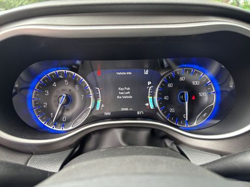 Used 2025 Chrysler Pacifica Select FWD image 43