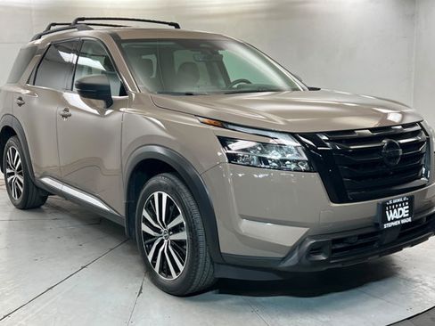 Certified 2023 Nissan Pathfinder Platinum FWD image 7