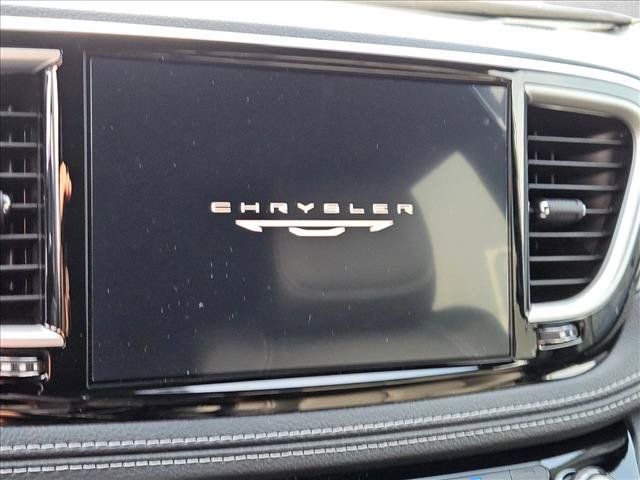 New 2027 Chrysler Pacifica Select FWD image 12
