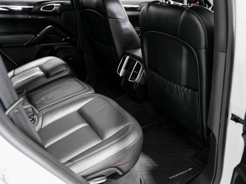 Used 2015 Porsche Cayenne S image 35