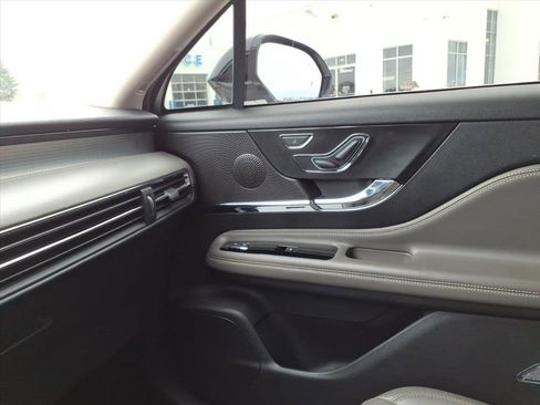 Used 2023 Lincoln Corsair AWD image 20