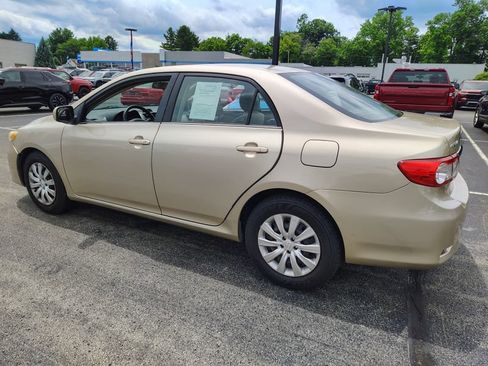 Used 2013 Toyota Corolla LE FWD image 2