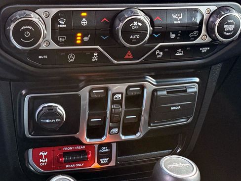 Used 2022 Jeep Gladiator Rubicon w/ LED Lighting Group image 20