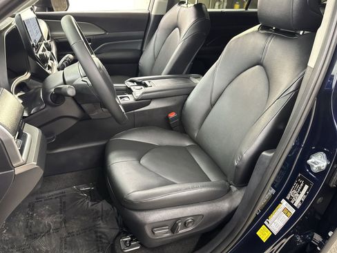 Used 2026 Toyota Grand Highlander XLE image 17