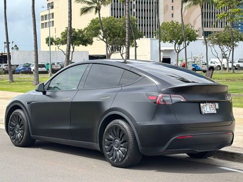 Used 2022 Tesla Model Y Long Range image 3