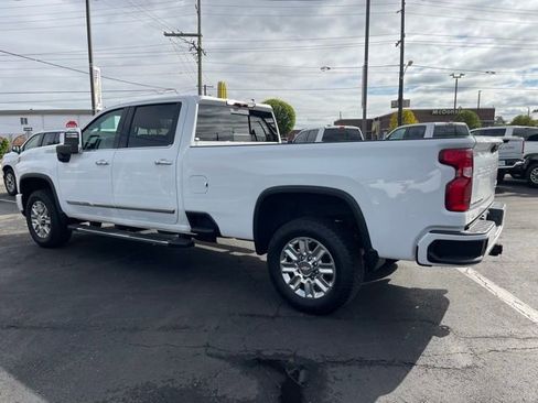 Used 2024 Chevrolet Silverado 3500 High Country AWD/4WD image 3