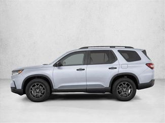 Used 2025 Honda Pilot TrailSport video 4