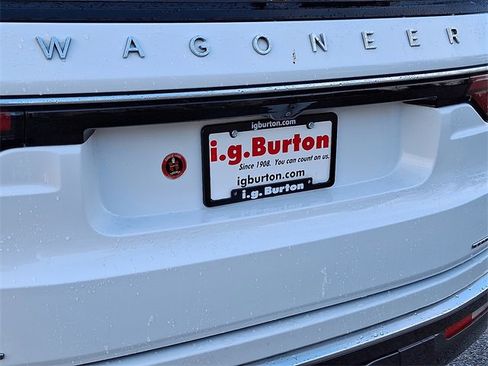 Used 2022 Jeep Wagoneer Series III w/ Premium Group I image 39