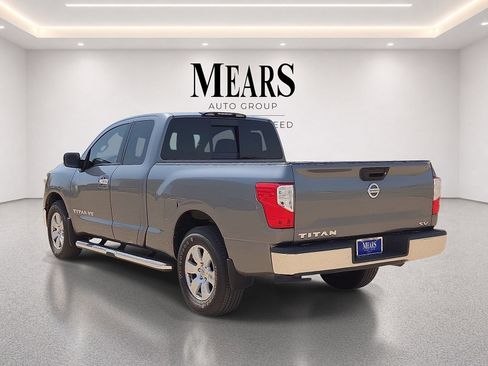 Used 2019 Nissan Titan SV RWD image 3