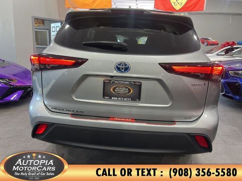 Used 2024 Toyota Highlander XLE AWD/4WD image 44
