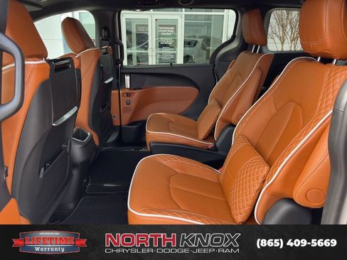New 2026 Chrysler Pacifica Pinnacle image 15