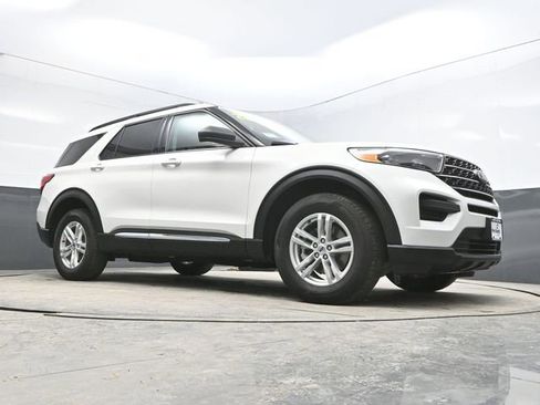 Used 2022 Ford Explorer XLT image 26