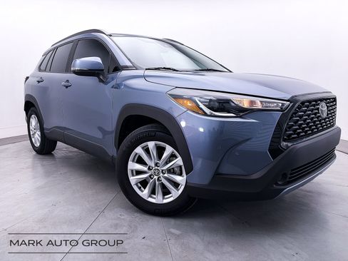 Used 2022 Toyota Corolla Cross LE FWD image 1