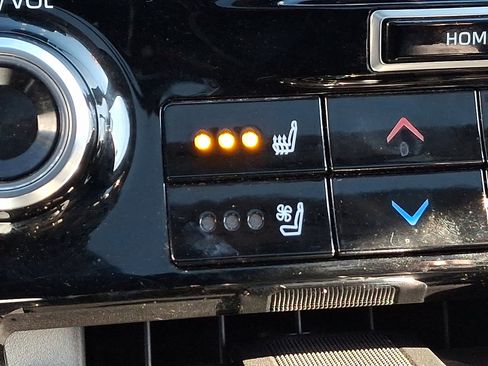 Used 2020 Toyota Highlander Platinum image 25