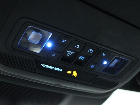 Used 2020 Ford Explorer XLT w/ Equipment Group 202A AWD/4WD image 25