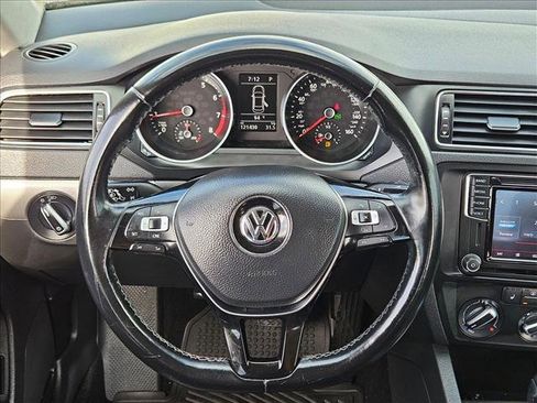 Used 2017 Volkswagen Jetta SE FWD image 12