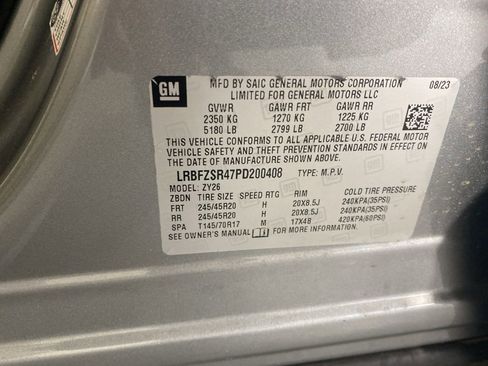 Used 2023 Buick Envision Avenir AWD/4WD image 38