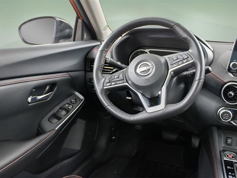 Used 2025 Nissan Sentra SR w/ SR Premium Package image 22