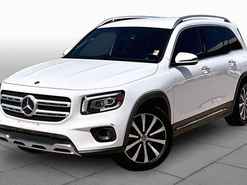 Used 2021 Mercedes-Benz GLB 250 4MATIC w/ Premium Package image 2