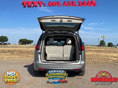 Used 2017 Chrysler Pacifica Limited FWD image 7