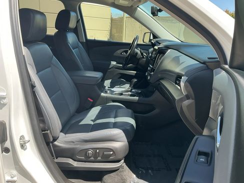 Used 2020 Chevrolet Traverse LT w/ LT Premium Package FWD image 19