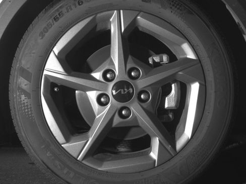 Used 2025 Kia K4 LXS image 13