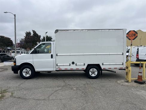 Used 2021 GMC Savana 3500 w/ Power Convenience Package RWD image 4