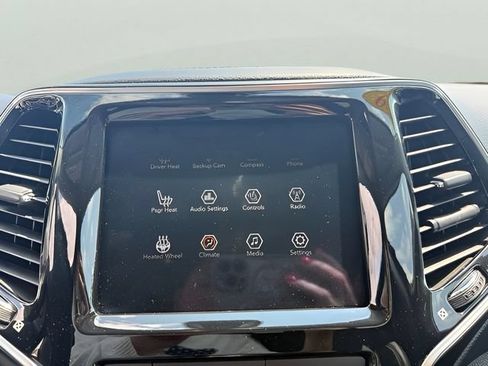 Used 2019 Jeep Cherokee Limited AWD/4WD image 23