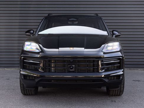 Certified 2026 Porsche Cayenne AWD/4WD image 7