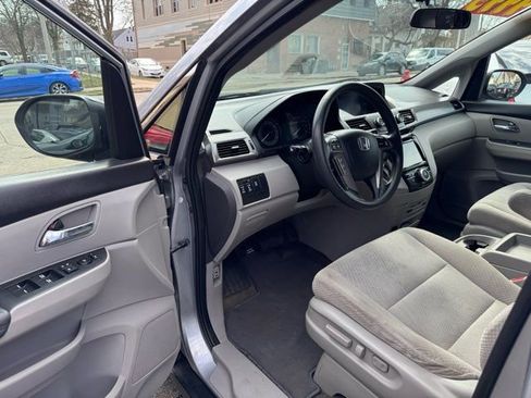 Used 2016 Honda Odyssey SE image 8