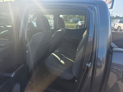 Used 2022 Toyota Tacoma SR5 w/ Technology Package image 7